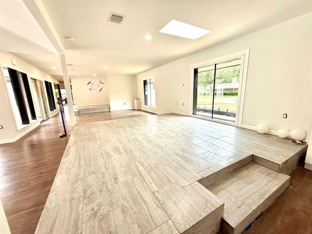 7810 Nairn Street, Houston, TX 77074