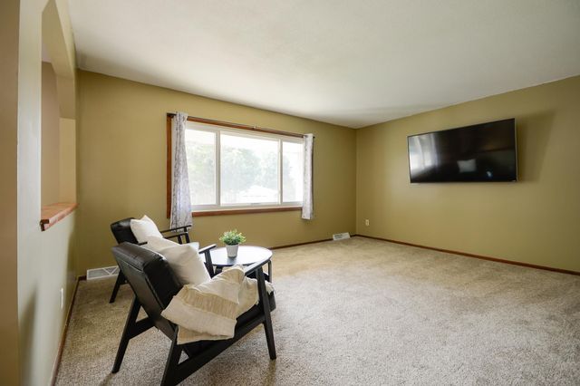 1400 Viking Drive, Buffalo, MN 55313