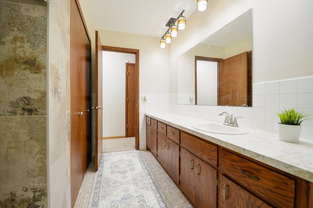 1400 Viking Drive, Buffalo, MN 55313