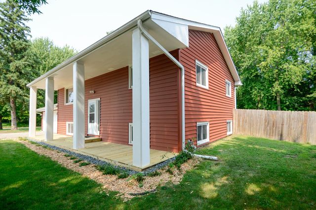 1400 Viking Drive, Buffalo, MN 55313
