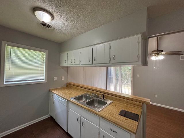 4040 WINDERMERE DR, Memphis, TN 38128