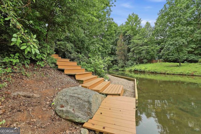 265 Hidden Lake Drive, Fayetteville, GA 30215
