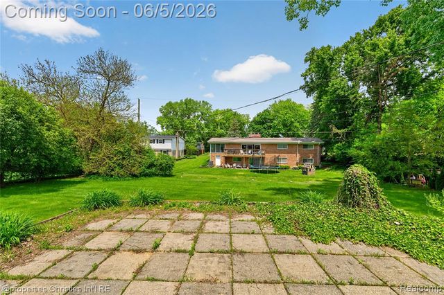475 Henley Drive, Bloomfield Hills, MI 48304