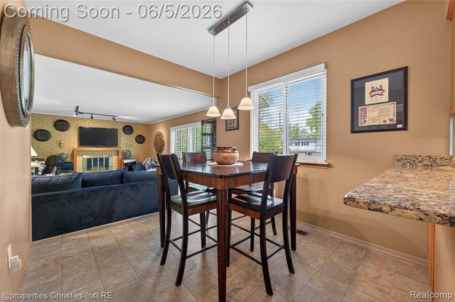 475 Henley Drive, Bloomfield Hills, MI 48304