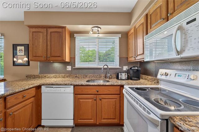 475 Henley Drive, Bloomfield Hills, MI 48304