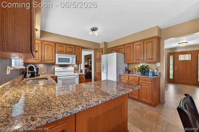 475 Henley Drive, Bloomfield Hills, MI 48304