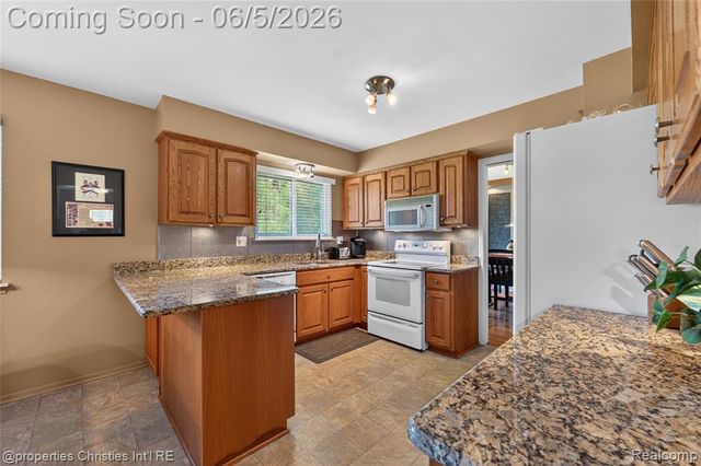 475 Henley Drive, Bloomfield Hills, MI 48304