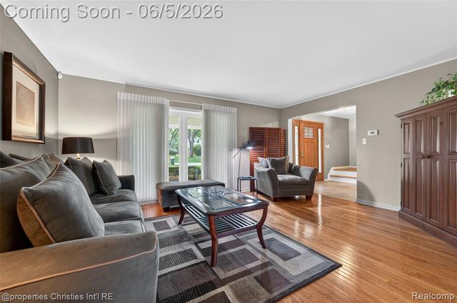 475 Henley Drive, Bloomfield Hills, MI 48304
