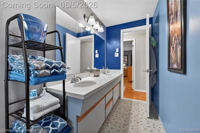 475 Henley Drive, Bloomfield Hills, MI 48304