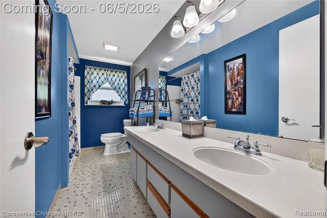 475 Henley Drive, Bloomfield Hills, MI 48304