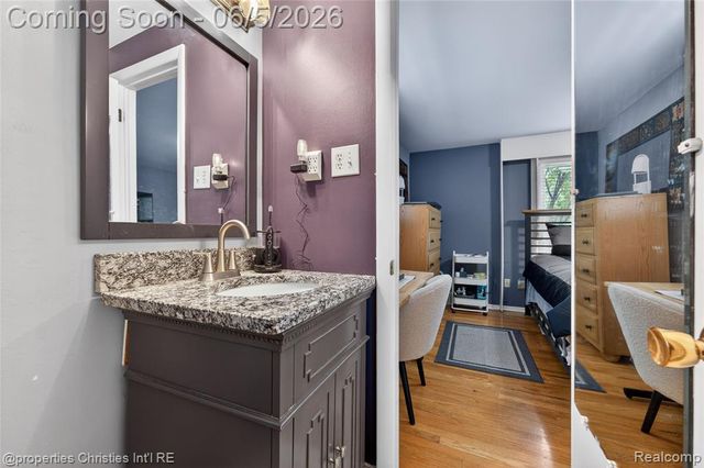 475 Henley Drive, Bloomfield Hills, MI 48304