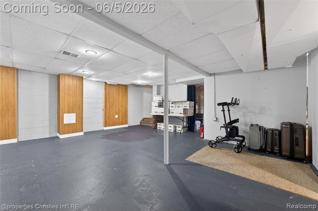 475 Henley Drive, Bloomfield Hills, MI 48304