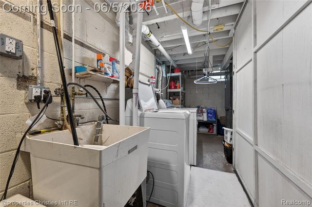 475 Henley Drive, Bloomfield Hills, MI 48304
