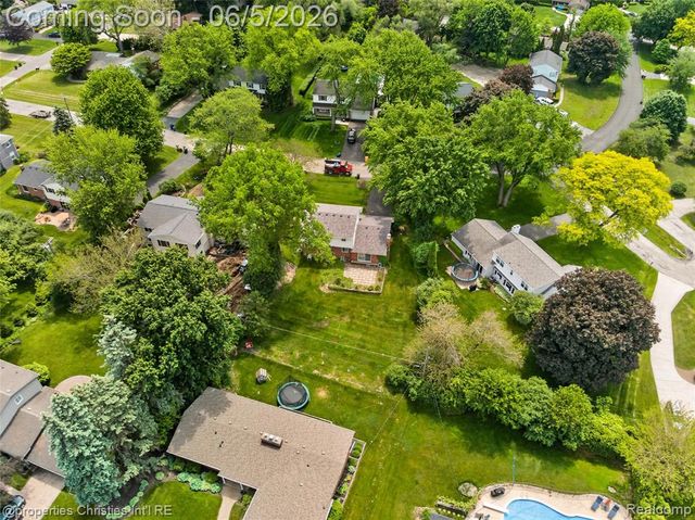 475 Henley Drive, Bloomfield Hills, MI 48304