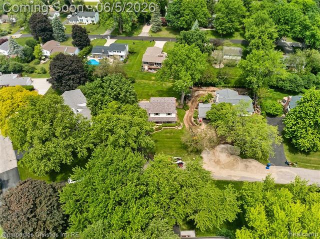 475 Henley Drive, Bloomfield Hills, MI 48304
