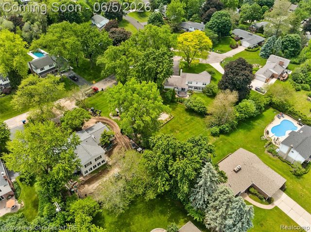 475 Henley Drive, Bloomfield Hills, MI 48304