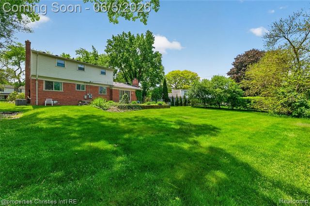 475 Henley Drive, Bloomfield Hills, MI 48304