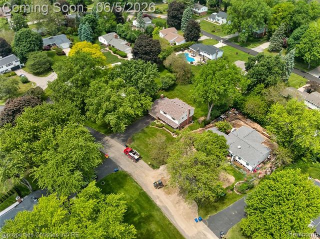 475 Henley Drive, Bloomfield Hills, MI 48304