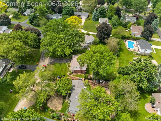 475 Henley Drive, Bloomfield Hills, MI 48304
