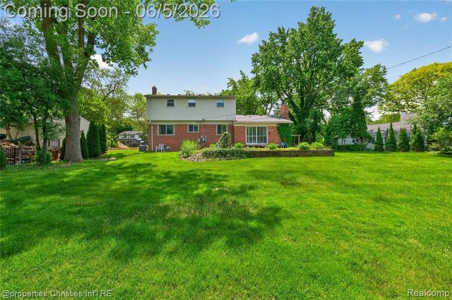 475 Henley Drive, Bloomfield Hills, MI 48304