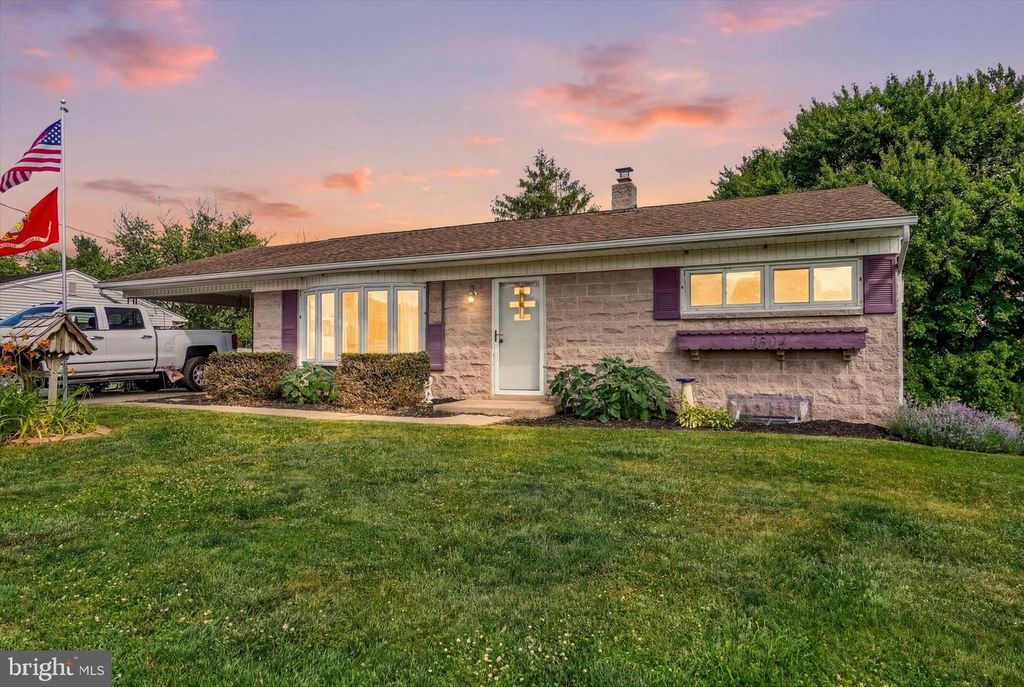 Image 1 of property listing at 2504 BERKSHIRE LN, Dover, PA 17315