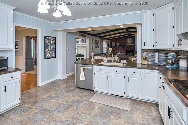 2024 Parkwood Road, Charleston, WV 25314