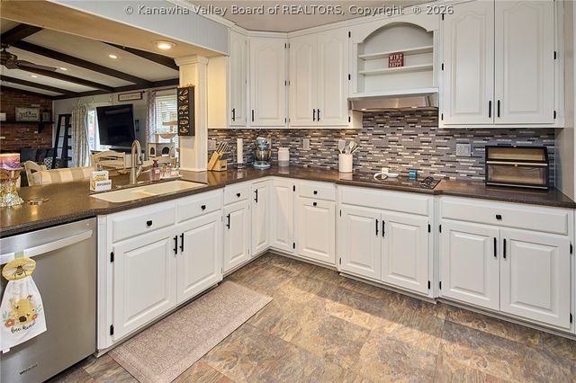 2024 Parkwood Road, Charleston, WV 25314