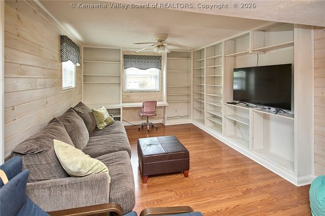 2024 Parkwood Road, Charleston, WV 25314