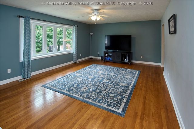 2024 Parkwood Road, Charleston, WV 25314