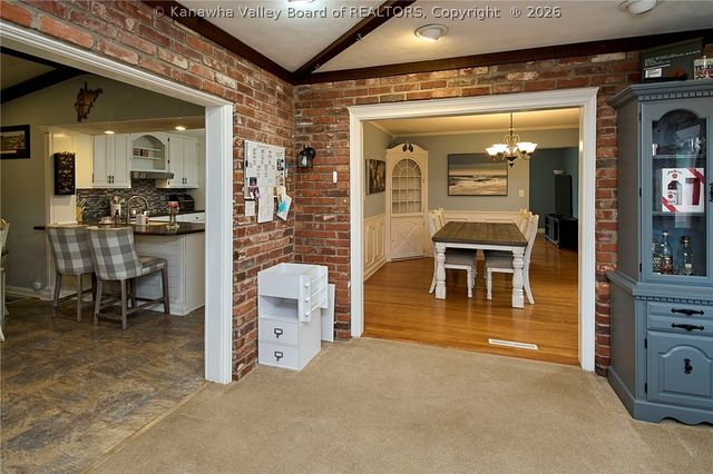 2024 Parkwood Road, Charleston, WV 25314