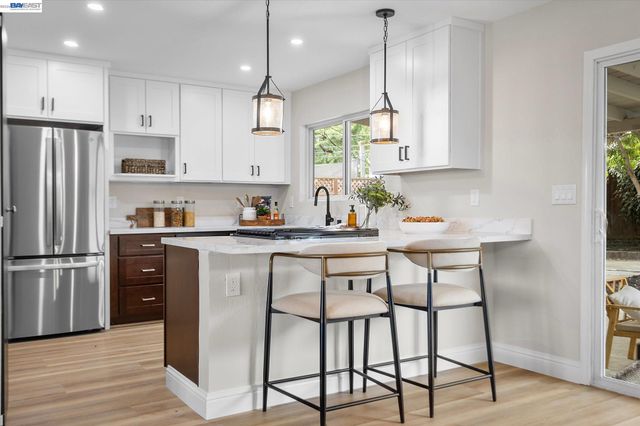 8526 Briarwood Ln, Dublin, CA 94568