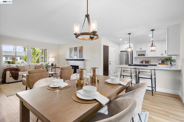 8526 Briarwood Ln, Dublin, CA 94568