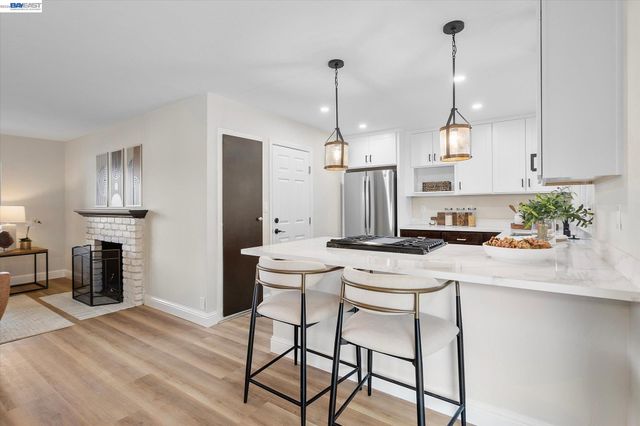 8526 Briarwood Ln, Dublin, CA 94568