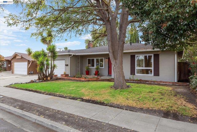 8526 Briarwood Ln, Dublin, CA 94568