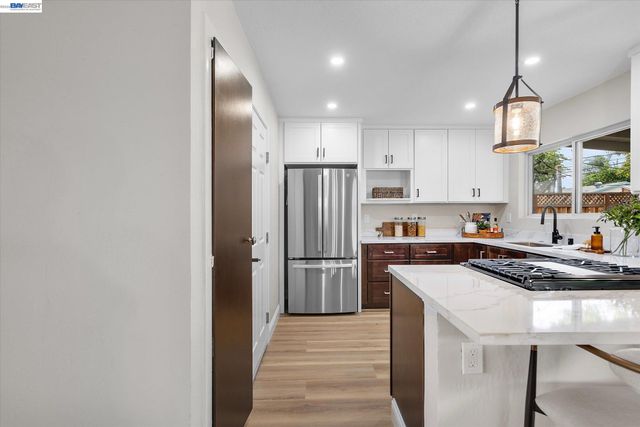 8526 Briarwood Ln, Dublin, CA 94568