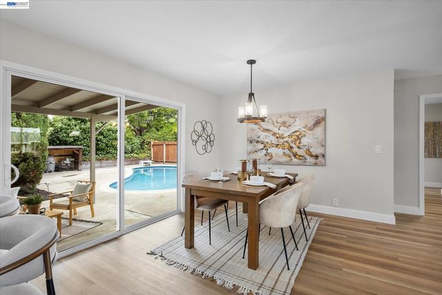 8526 Briarwood Ln, Dublin, CA 94568