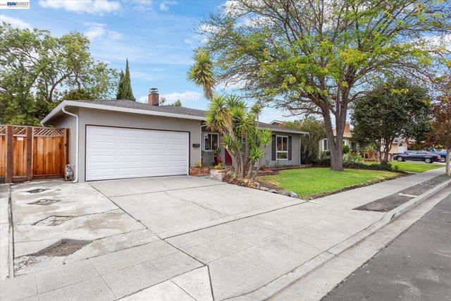 8526 Briarwood Ln, Dublin, CA 94568