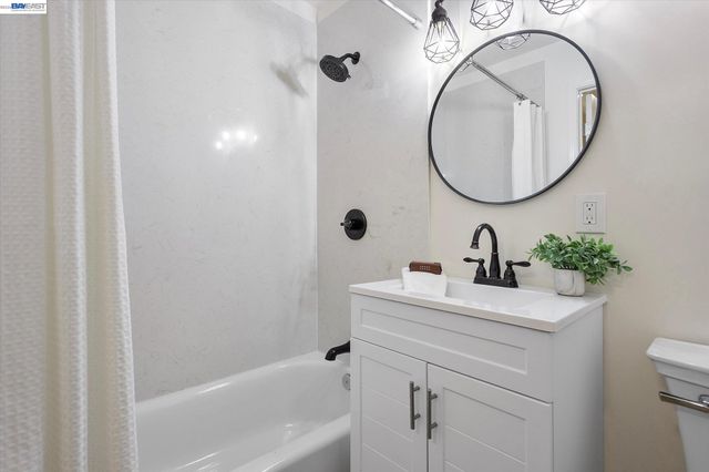 8526 Briarwood Ln, Dublin, CA 94568