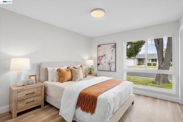 8526 Briarwood Ln, Dublin, CA 94568