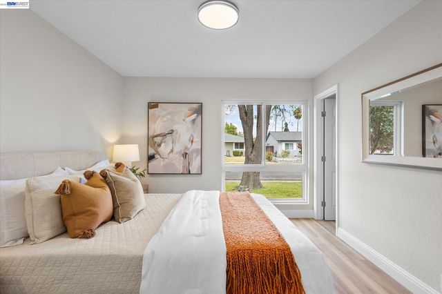 8526 Briarwood Ln, Dublin, CA 94568