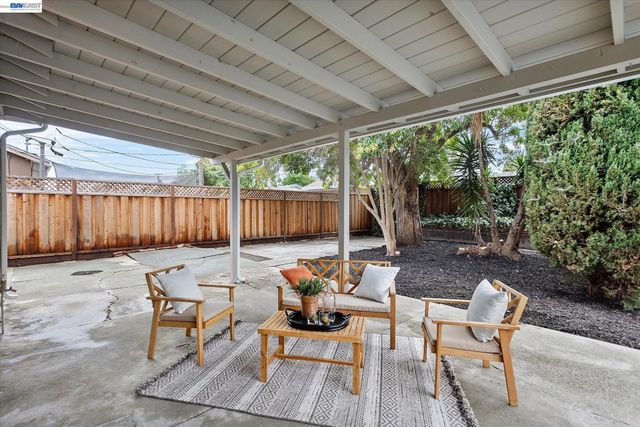 8526 Briarwood Ln, Dublin, CA 94568