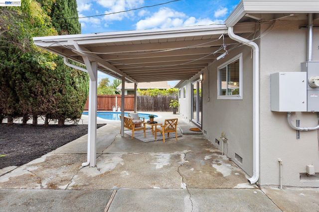 8526 Briarwood Ln, Dublin, CA 94568