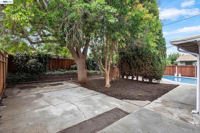 8526 Briarwood Ln, Dublin, CA 94568