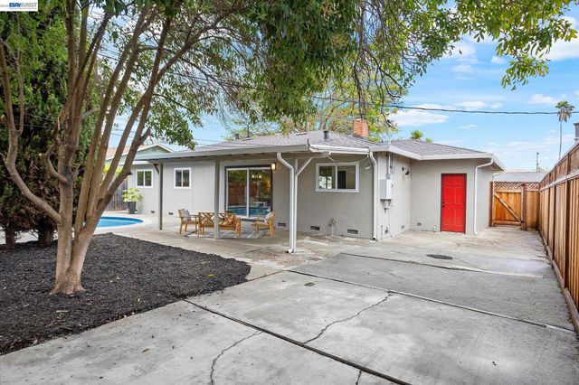 8526 Briarwood Ln, Dublin, CA 94568