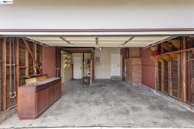 8526 Briarwood Ln, Dublin, CA 94568