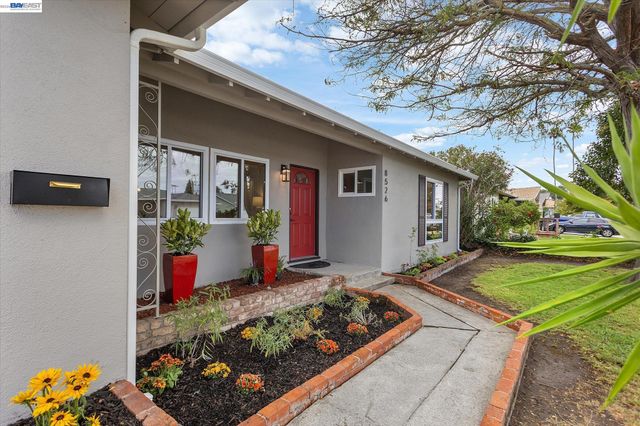 8526 Briarwood Ln, Dublin, CA 94568