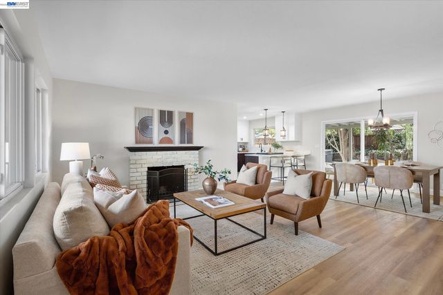 8526 Briarwood Ln, Dublin, CA 94568