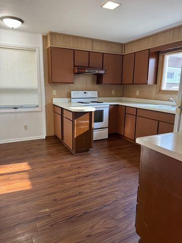 1103 37th St Ct, Moline, IL 61265