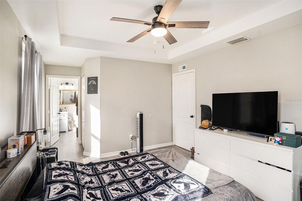 Image 13 of property listing at 8430 QUARTER HORSE DRIVE, Riverview, FL 33578