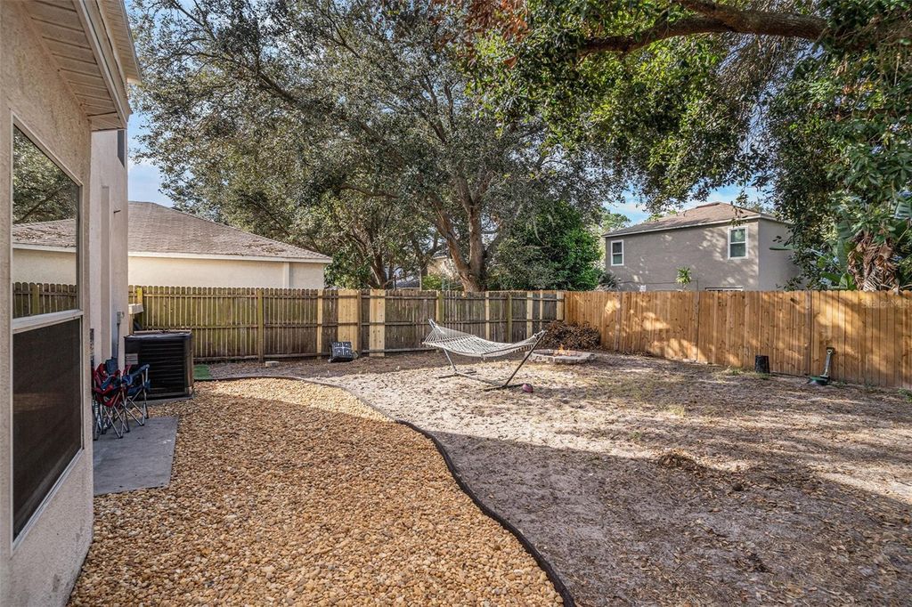 Image 27 of property listing at 8430 QUARTER HORSE DRIVE, Riverview, FL 33578